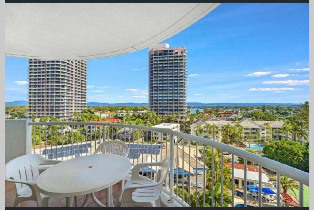 Surfers/Broadbeach Pool View. Free Parking & Wifi โกลด์โคสต์ ภายนอก รูปภาพ